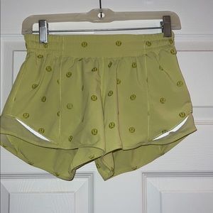 Lululemon Hotty Hot 2.5 inch